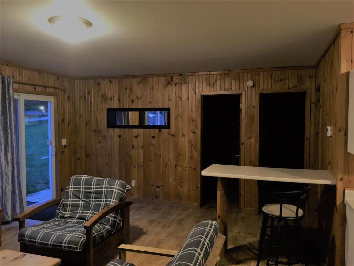 Merland Park Cottages And Motel Picton Extérieur photo