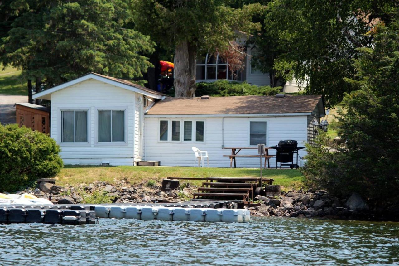 Merland Park Cottages And Motel Picton Extérieur photo