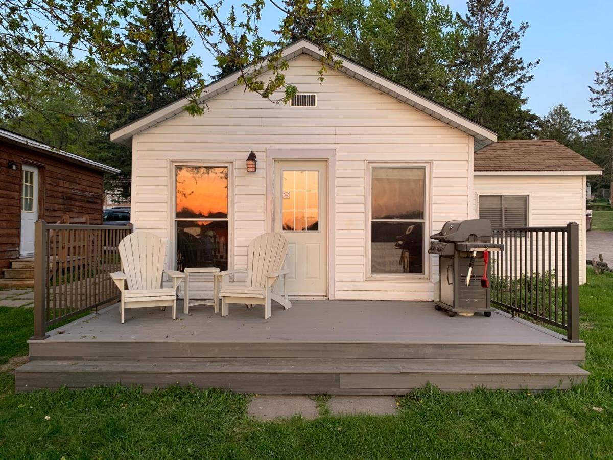 Merland Park Cottages And Motel Picton Extérieur photo