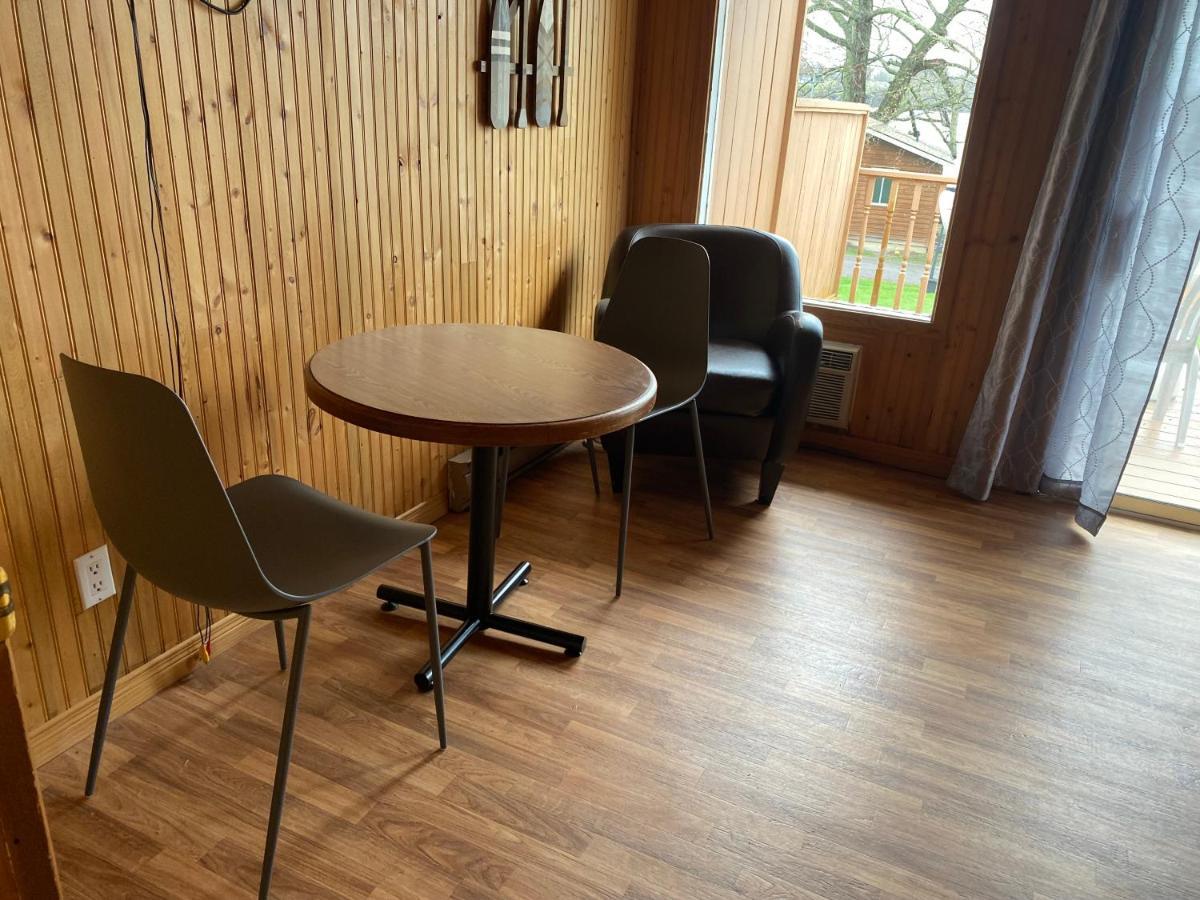 Merland Park Cottages And Motel Picton Extérieur photo