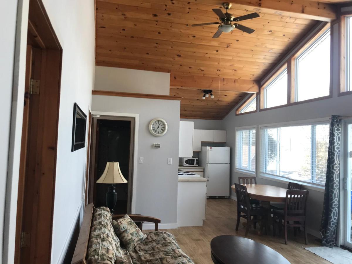 Merland Park Cottages And Motel Picton Extérieur photo