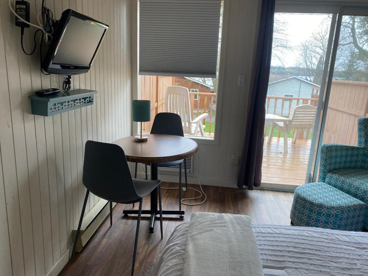 Merland Park Cottages And Motel Picton Extérieur photo